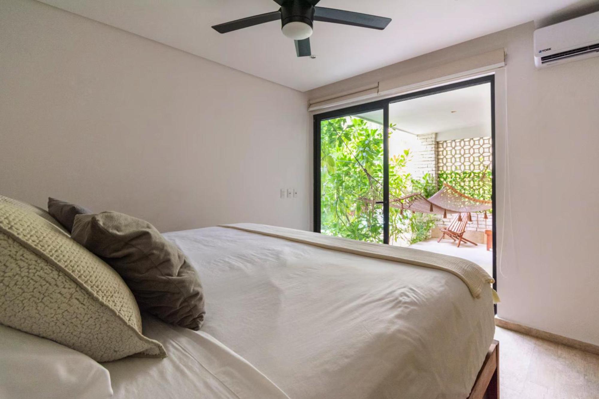 Spacious For 10 Great Amenities Apartment
