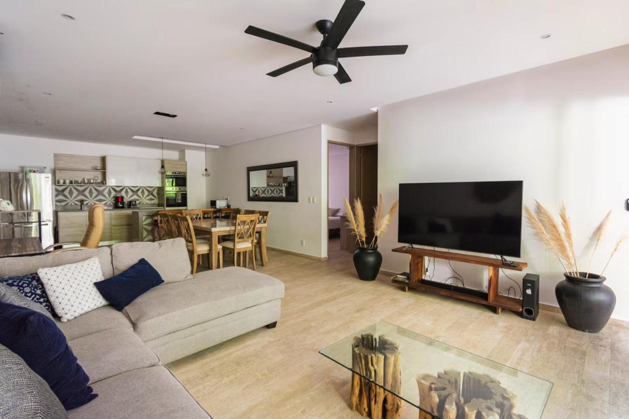 Spacious For 10 Great Amenities Apartment